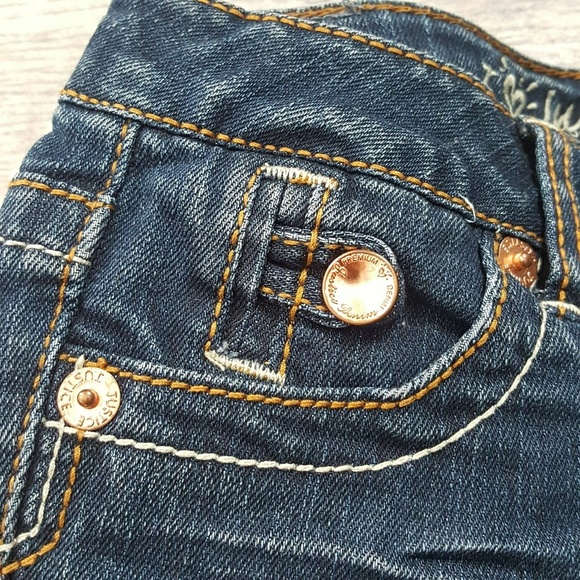 Justice Short - Picture 3 of 7